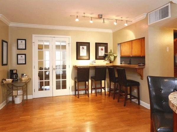 Stunning renovated 2 bed, 1 bath! Gorgeous floors, kitchens, &amp; more - apts/housing for rent - apartment rent -...