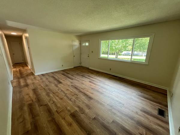 Newly renovated 3 bedroom, 1.5 bath home. Nice neigborhood. - apts/housing for rent - apartment rent picture