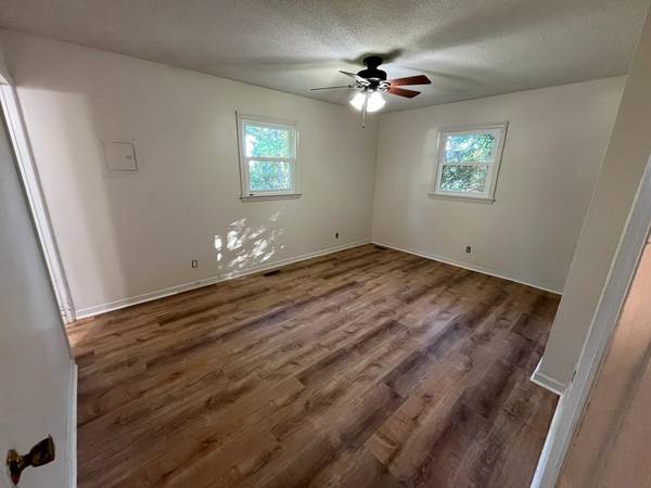 Newly renovated 3 bedroom, 1.5 bath home. Nice neigborhood. - apts/housing for rent - apartment rent picture