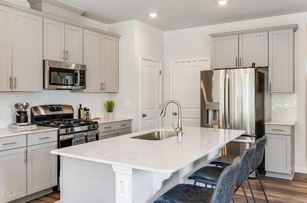 Modern 3 Bed/3 Bath Townhouse in Smithfield, NC - Available 5/1/2025 - - apts/housing for rent - apartment rent -... picture