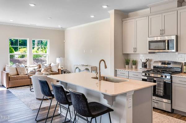 Modern 3 Bed/3 Bath Townhouse in Smithfield, NC - Available 5/1/2025 - - apts/housing for rent - apartment rent -... picture