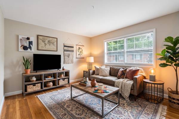 Looking Near Elon University? Don’t Miss This 2 Bedroom Apartment - apts/housing for rent - apartment rent picture