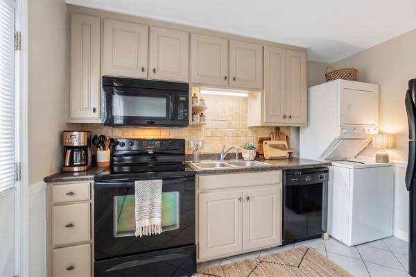 Looking Near Elon University? Don’t Miss This 2 Bedroom Apartment - apts/housing for rent - apartment rent picture