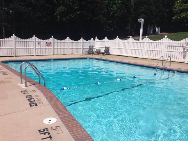 Stunning renovated 2 bed, 1 bath! Gorgeous floors, kitchens, &amp; more - apts/housing for rent - apartment rent -... picture