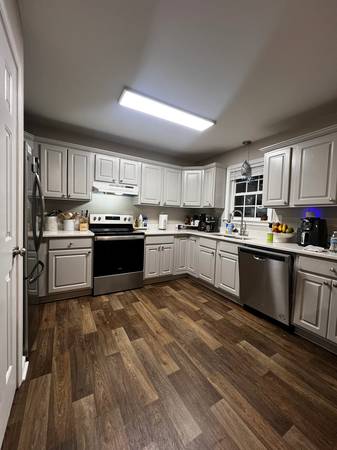 Perfect for single families and, lot of land to enjoy outside duties. - apts/housing for rent - apartment rent -... picture