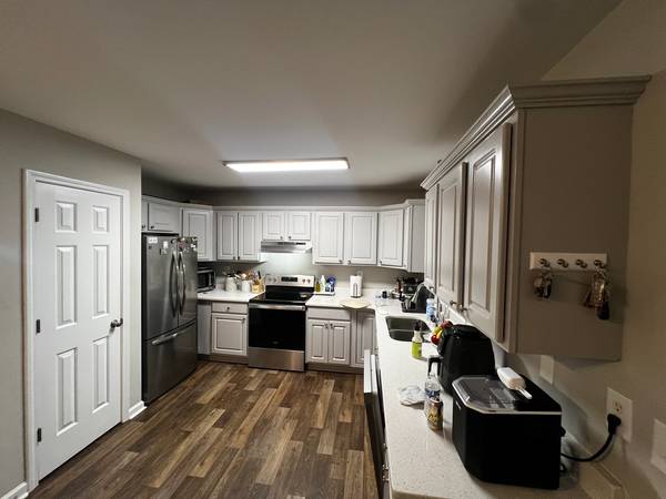 Perfect for single families and, lot of land to enjoy outside duties. - apts/housing for rent - apartment rent -... picture