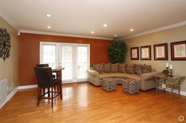Oh my! What a gorgeous place! See this 2 bed, 1.5 bath for yourself! - apts/housing for rent - apartment rent -... picture