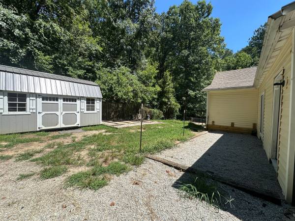 Big garage and shed! Lake wheeler ranch 10' ceiling pond and creek - apts/housing for rent - apartment rent picture