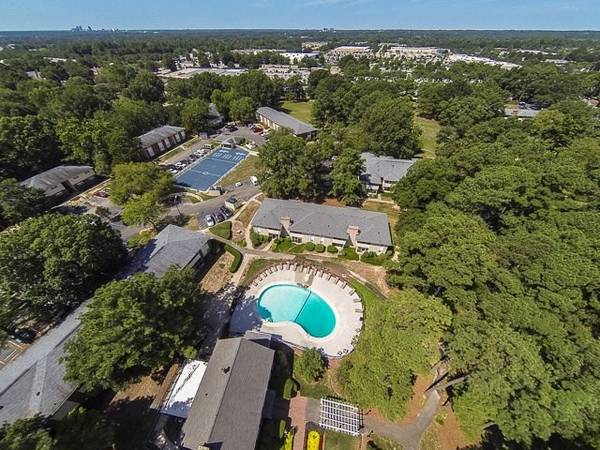 Check us out! Great 1 BD / 1 BA by public transportation. 741 SqFt! - apts/housing for rent - apartment rent -... picture
