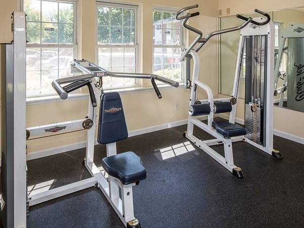 Check us out! Great 1 BD / 1 BA by public transportation. 741 SqFt! - apts/housing for rent - apartment rent -... picture