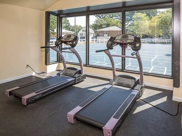 Check us out! Great 1 BD / 1 BA by public transportation. 741 SqFt! - apts/housing for rent - apartment rent -... picture