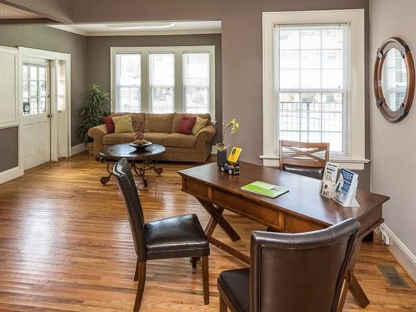 Check us out! Great 1 BD / 1 BA by public transportation. 741 SqFt! - apts/housing for rent - apartment rent -... picture