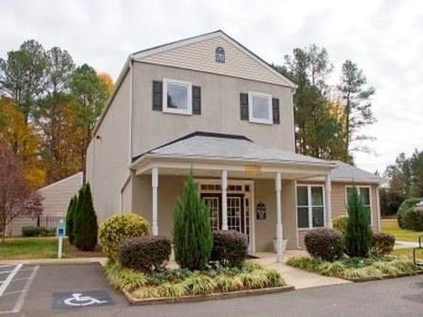 Check out this lovely 2 bed / 1 bath townhouse in Durham - apts/housing for rent - apartment rent picture