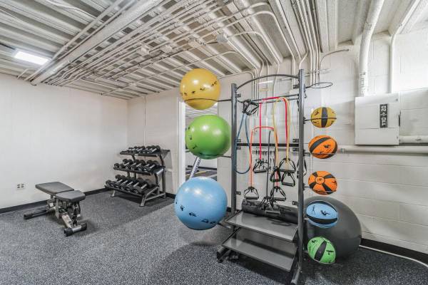 Wi-Fi, Cable, Microwave, On-Site Parking - apts/housing for rent - apartment rent picture