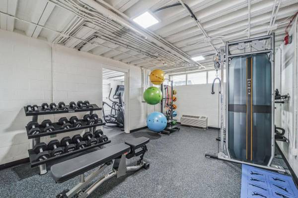 Wi-Fi, Cable, Microwave, On-Site Parking - apts/housing for rent - apartment rent picture